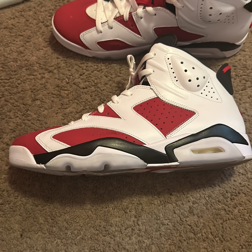 Sneaker - Picture 2 of 9